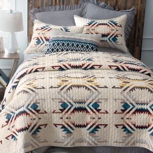 Pendelton White Sands Southwest Quilt w/ Shams